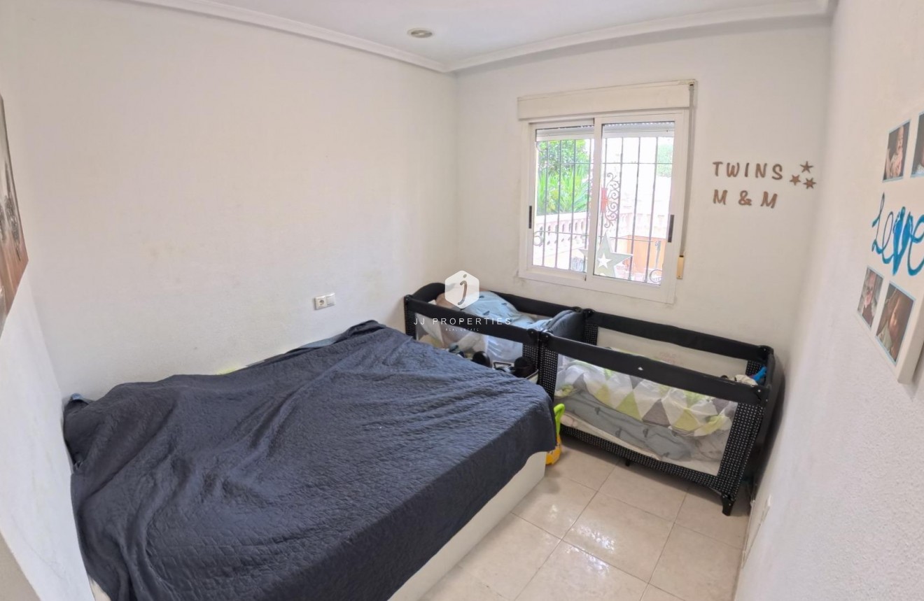 Z drugiej ręki - Mieszkanie w bloku -
Torrevieja - Centro