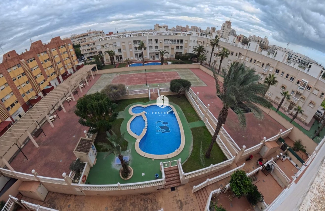 Z drugiej ręki - Mieszkanie w bloku -
Torrevieja - Centro