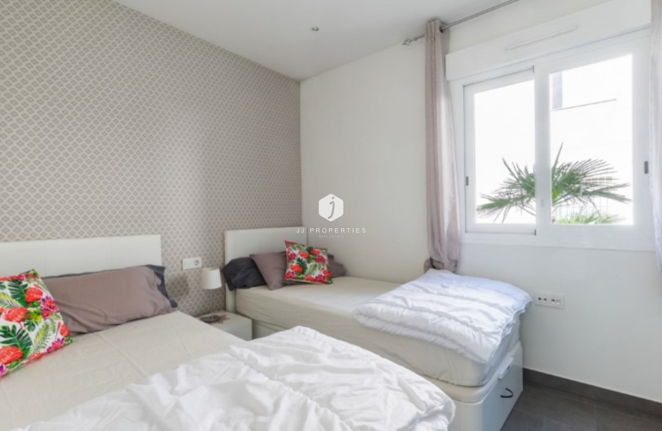 Z drugiej ręki - Mieszkanie w bloku -
Torrevieja - Costa Blanca