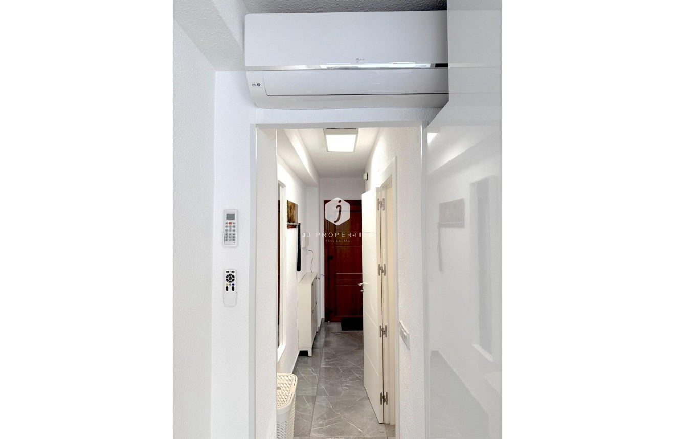 Resale - Apartment / flat -
Torrevieja - Cabo cervera