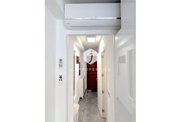 Resale - Apartment / flat -
Torrevieja - Cabo cervera