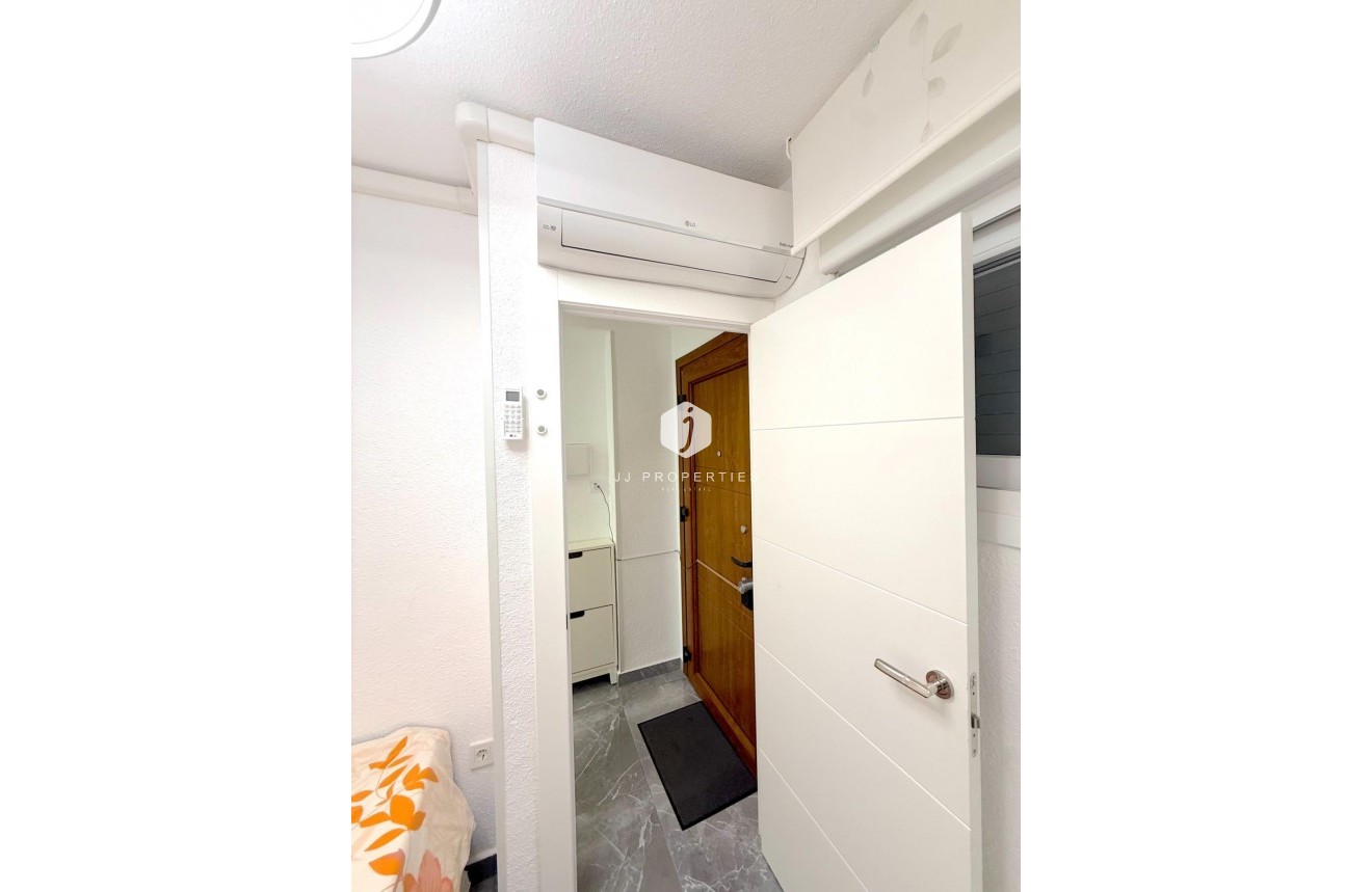 Resale - Apartment / flat -
Torrevieja - Cabo cervera