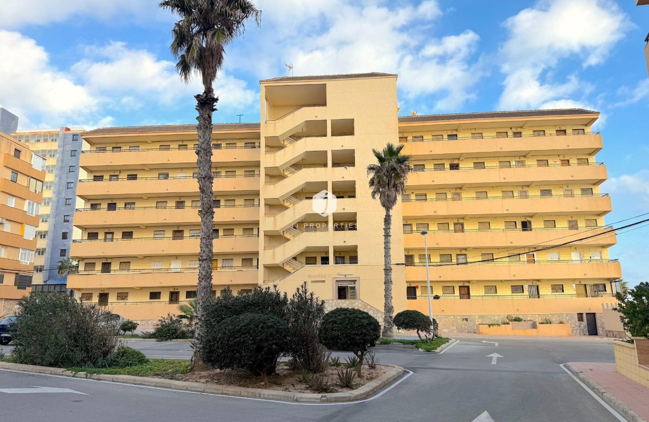 Resale - Apartment / flat -
Torrevieja - Cabo cervera