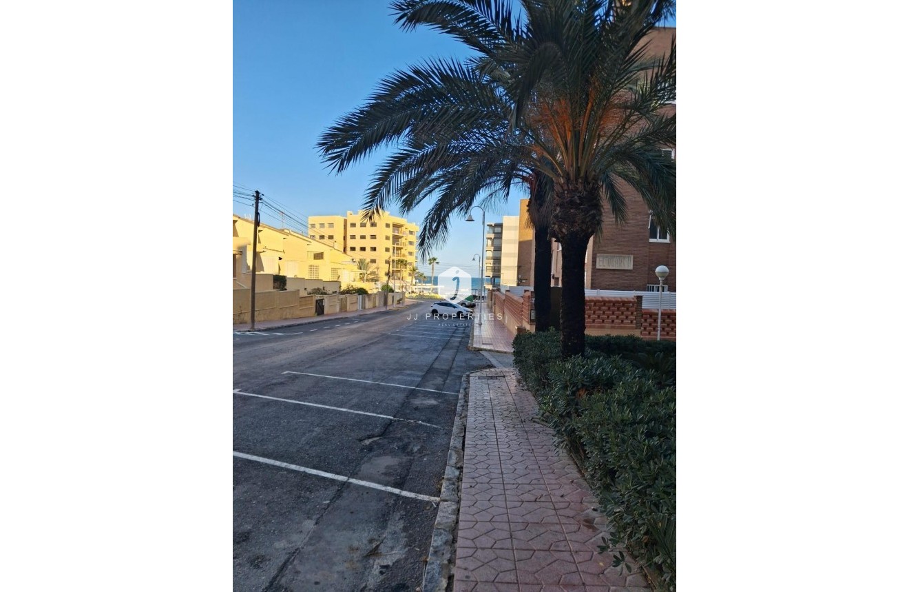 D'occasion - Appartement -
Guardamar del Segura - Guardamar Playa