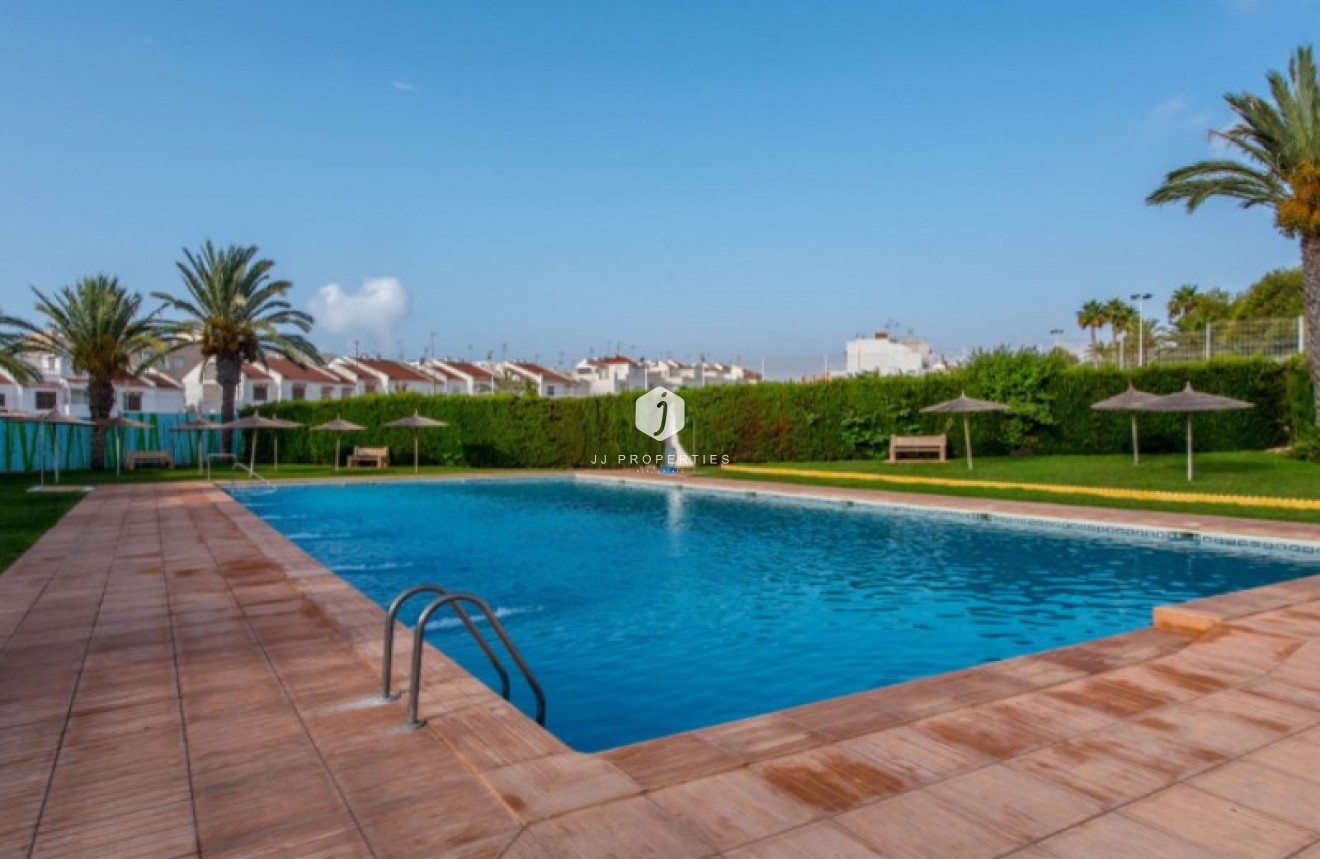 D'occasion - Chalet -
Torrevieja - Costa Blanca