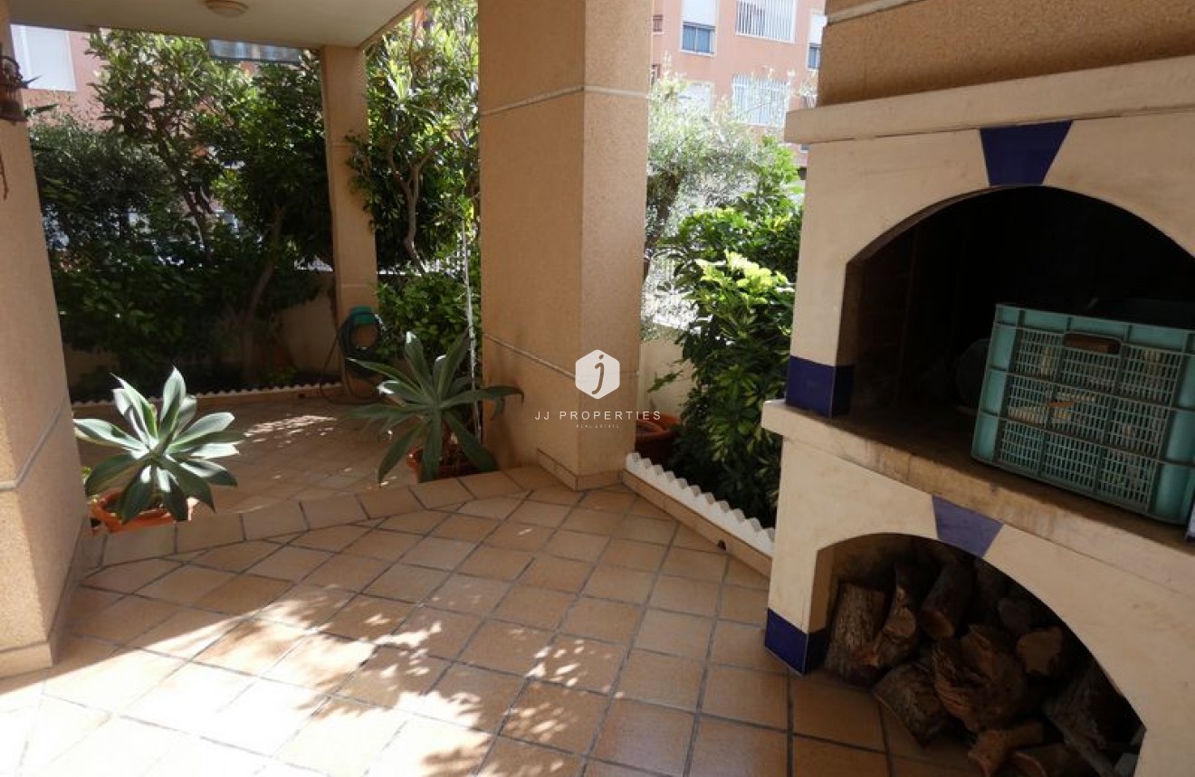 Resale - Villa -
Almoradí - Inland