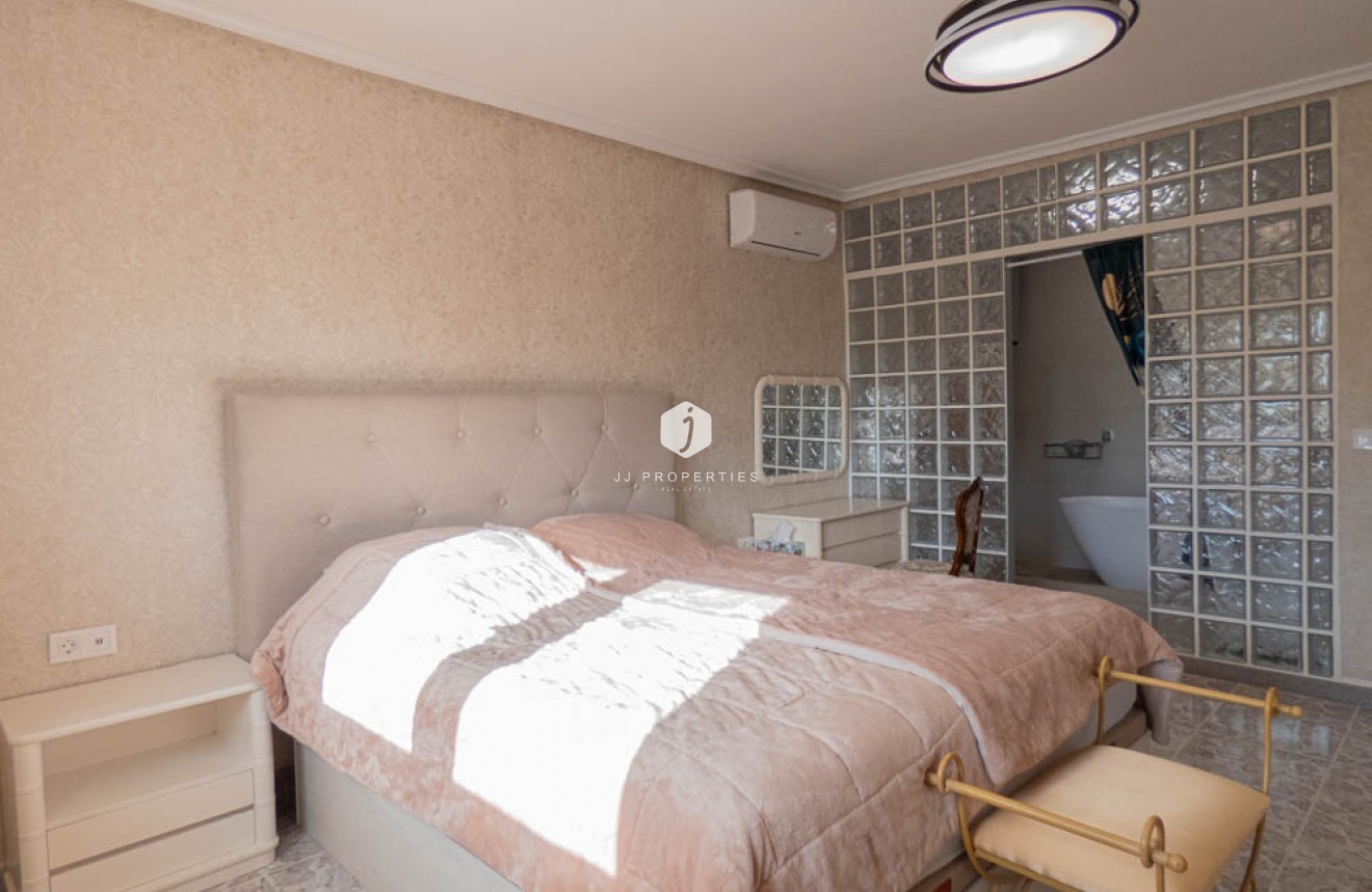 Resale - Villa -
San Miguel de Salinas - Inland