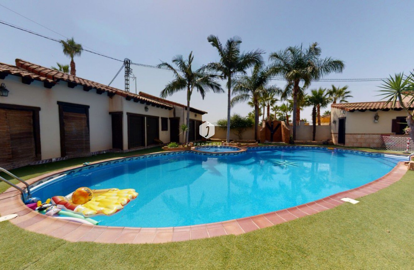 Resale - Villa -
Catral - Costa Blanca