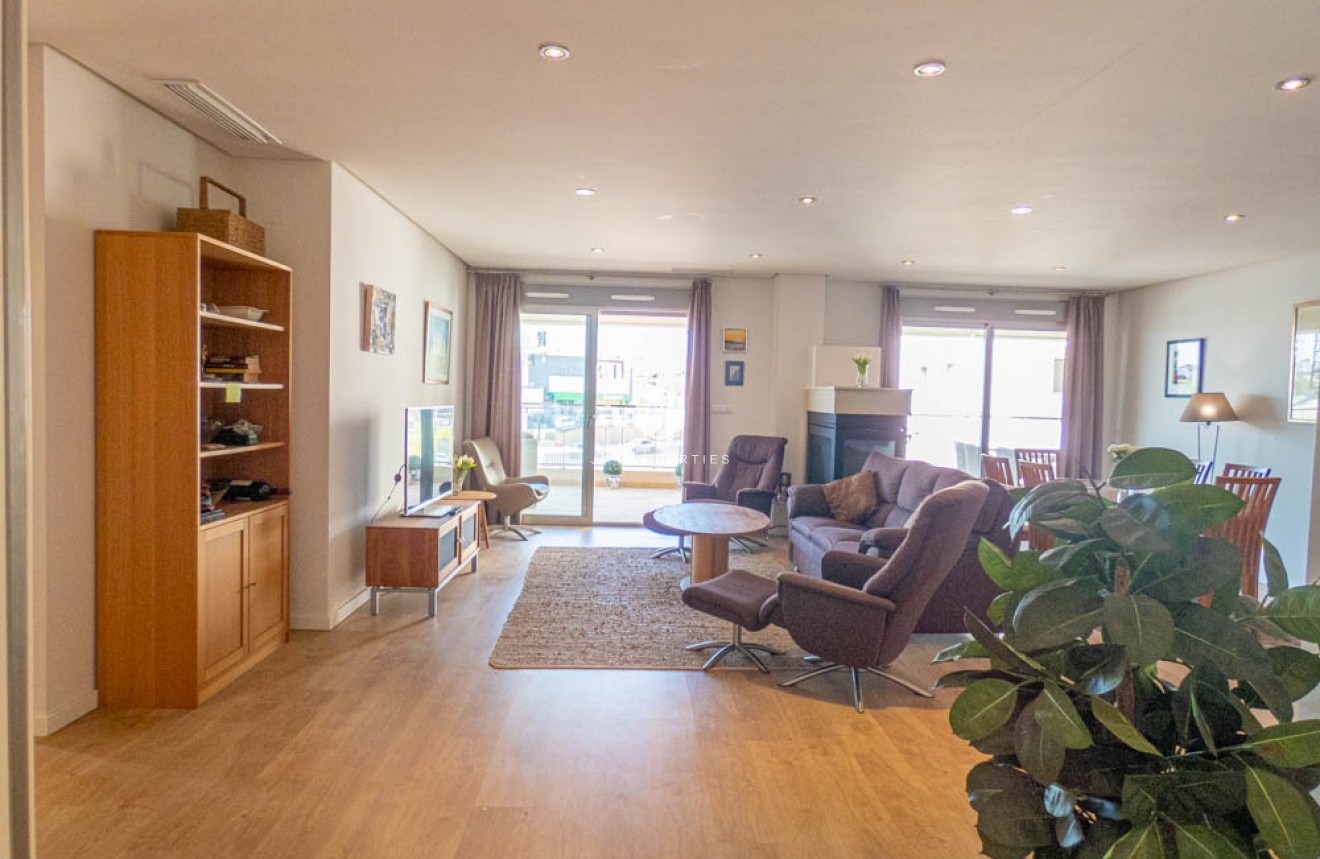 Z drugiej ręki - Mieszkanie w bloku -
Los Dolses - Inland