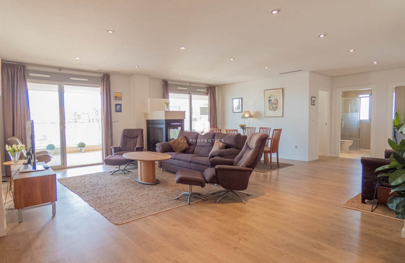 Z drugiej ręki - Mieszkanie w bloku -
Los Dolses - Inland