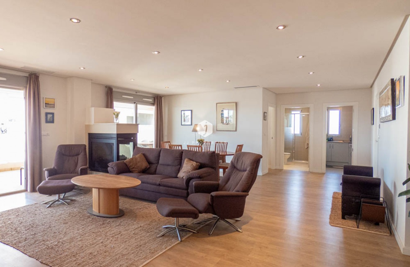 Z drugiej ręki - Mieszkanie w bloku -
Los Dolses - Inland