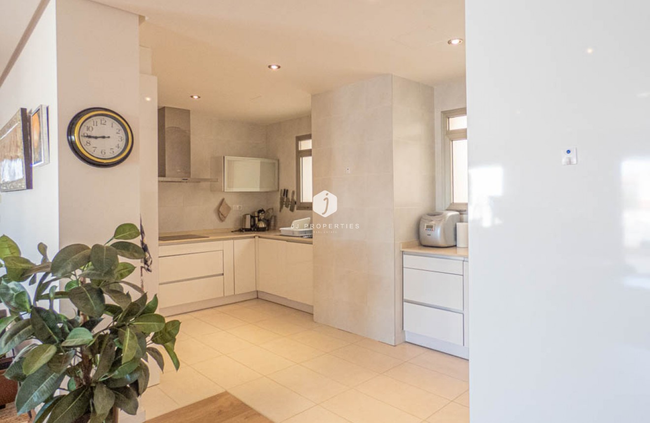 Z drugiej ręki - Mieszkanie w bloku -
Los Dolses - Inland