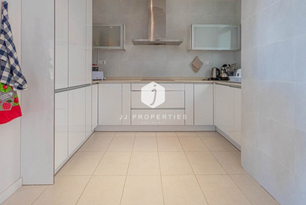 Z drugiej ręki - Mieszkanie w bloku -
Los Dolses - Inland