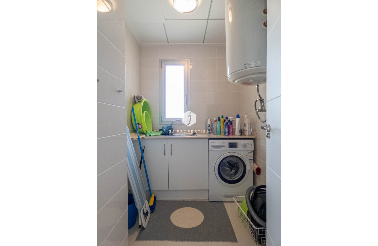 Z drugiej ręki - Mieszkanie w bloku -
Los Dolses - Inland