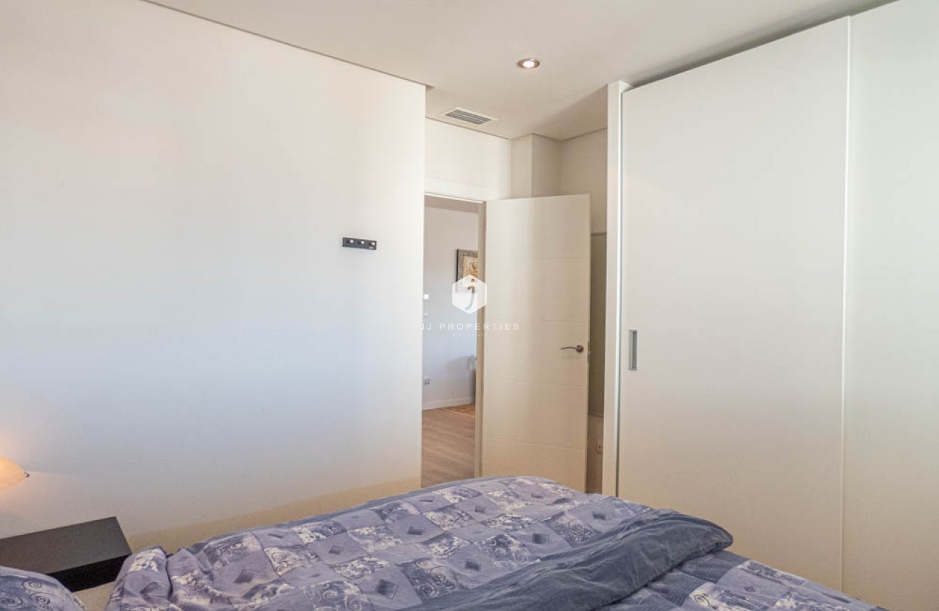 Z drugiej ręki - Mieszkanie w bloku -
Los Dolses - Inland