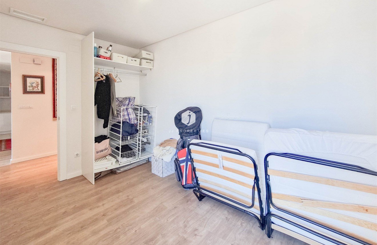 Z drugiej ręki - Mieszkanie w bloku -
Los Dolses - Inland