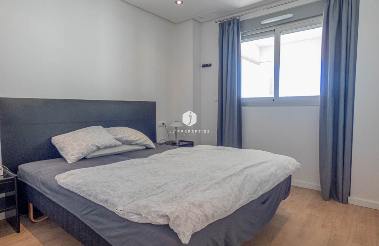 Z drugiej ręki - Mieszkanie w bloku -
Los Dolses - Inland