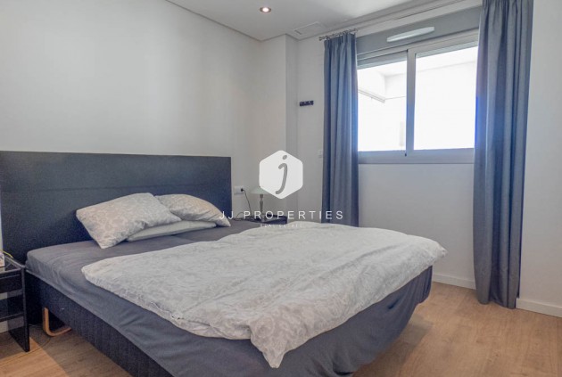 Z drugiej ręki - Mieszkanie w bloku -
Los Dolses - Inland