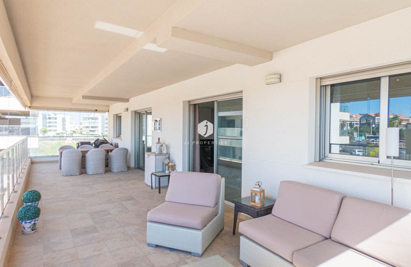 Z drugiej ręki - Mieszkanie w bloku -
Los Dolses - Inland