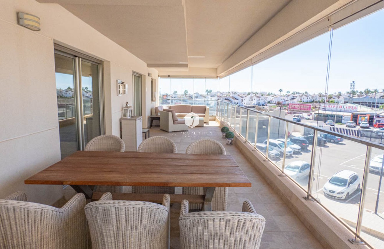 Z drugiej ręki - Mieszkanie w bloku -
Los Dolses - Inland