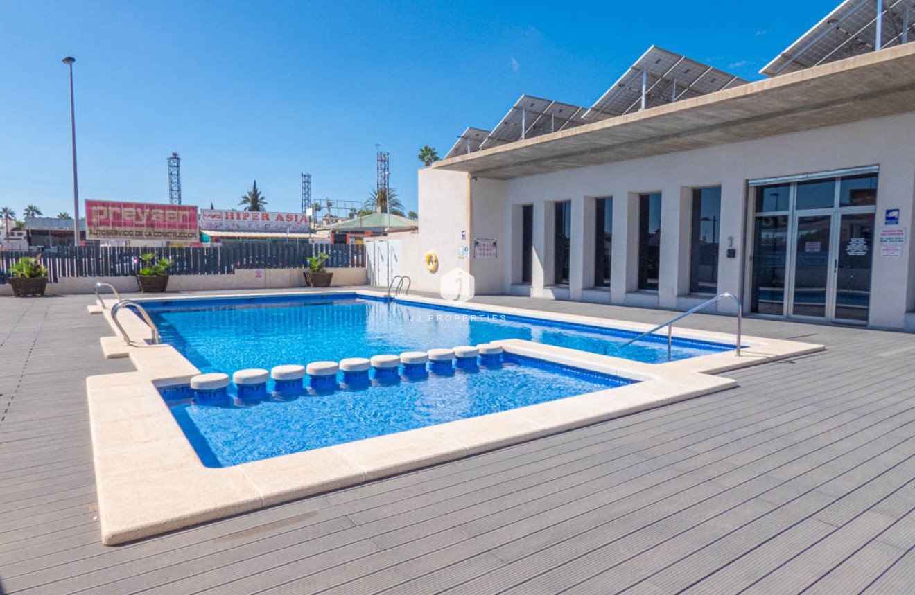 Z drugiej ręki - Mieszkanie w bloku -
Los Dolses - Inland