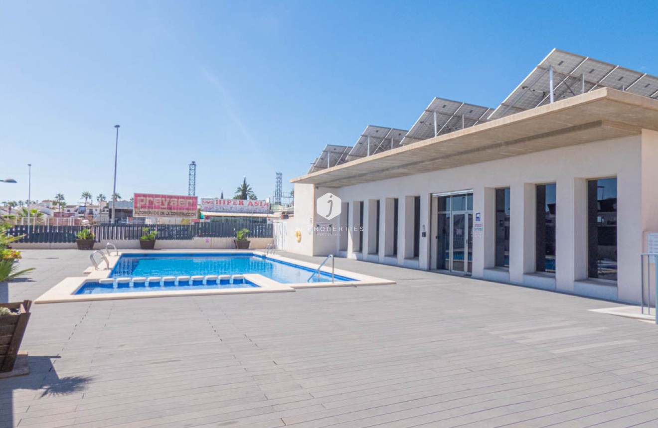 Z drugiej ręki - Mieszkanie w bloku -
Los Dolses - Inland