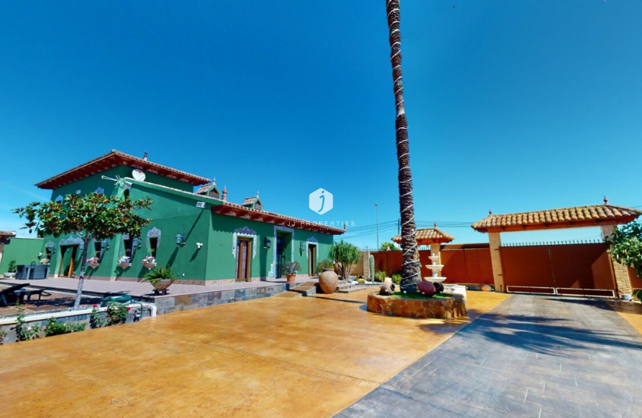 Resale - Villa -
Almoradí - Inland