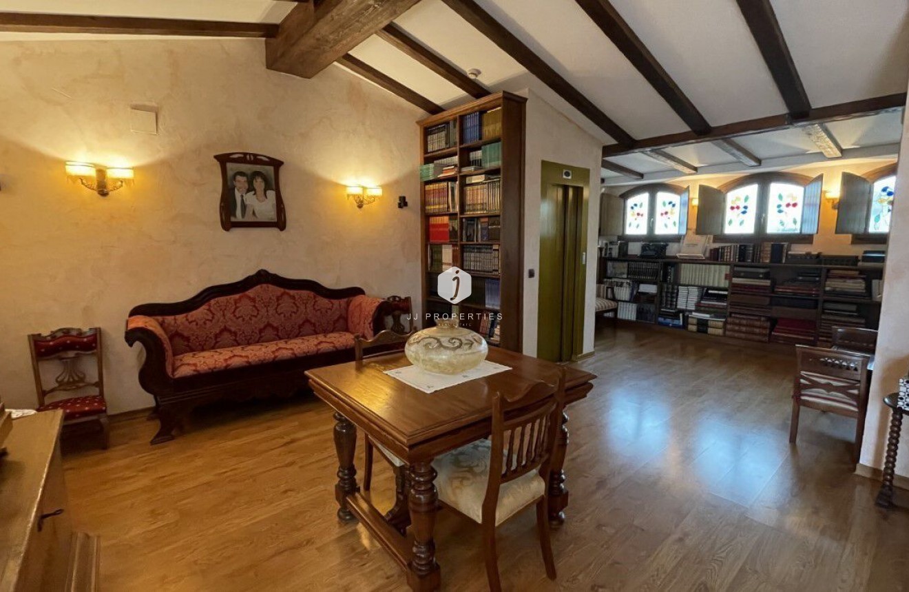 Resale - Chalet -
Torrevieja - Costa Blanca