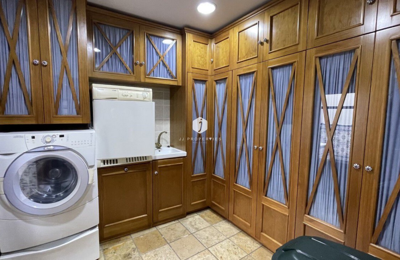 Resale - Chalet -
Torrevieja - Costa Blanca