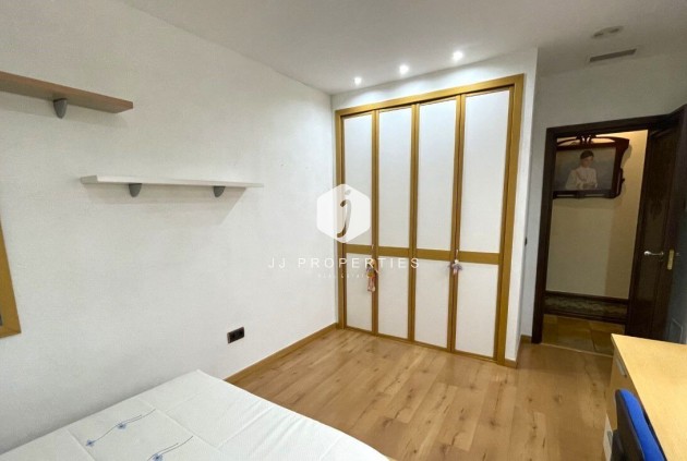 Resale - Chalet -
Torrevieja - Costa Blanca