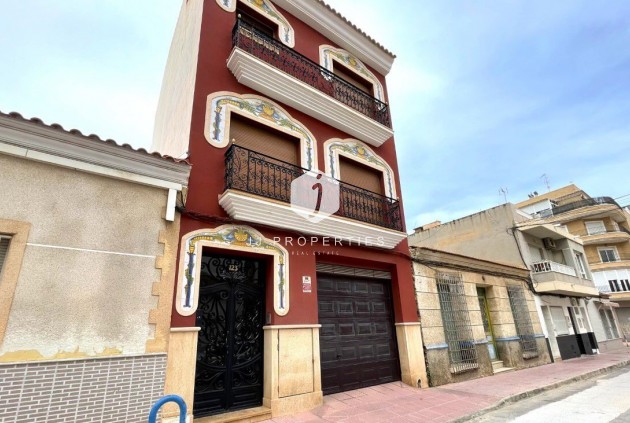 Resale - Chalet -
Torrevieja - Costa Blanca