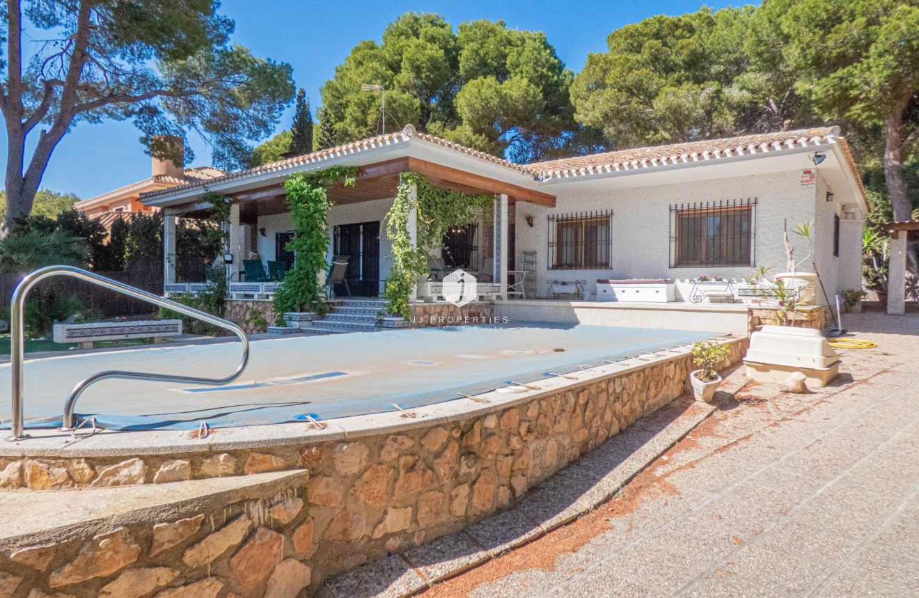 Resale - Villa -
Dehesa de Campoamor - Costa Blanca