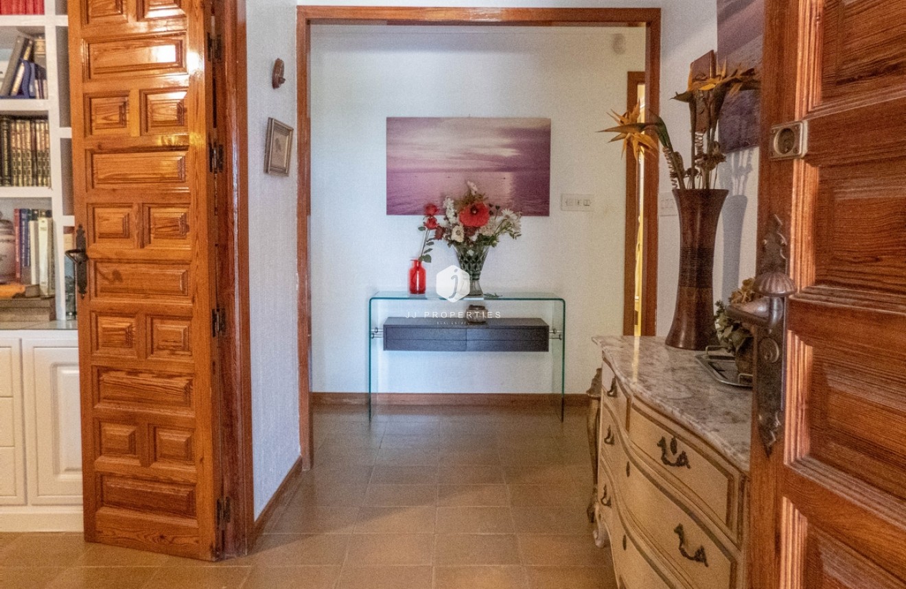 Resale - Villa -
Dehesa de Campoamor - Costa Blanca