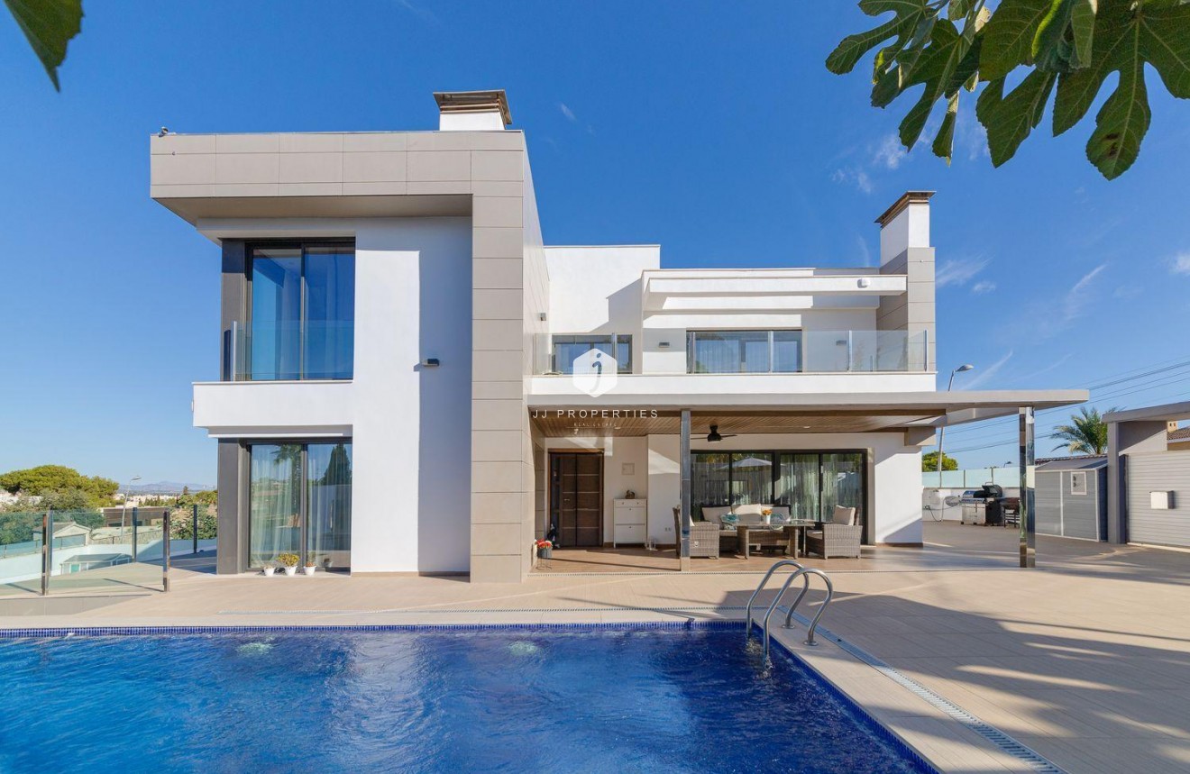 Resale - Villa -
Torrevieja - Costa Blanca