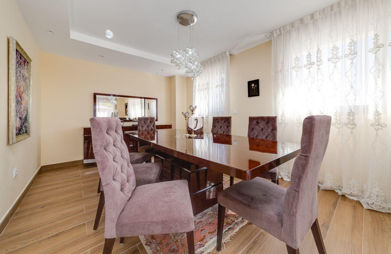 Resale - Villa -
Torrevieja - Costa Blanca