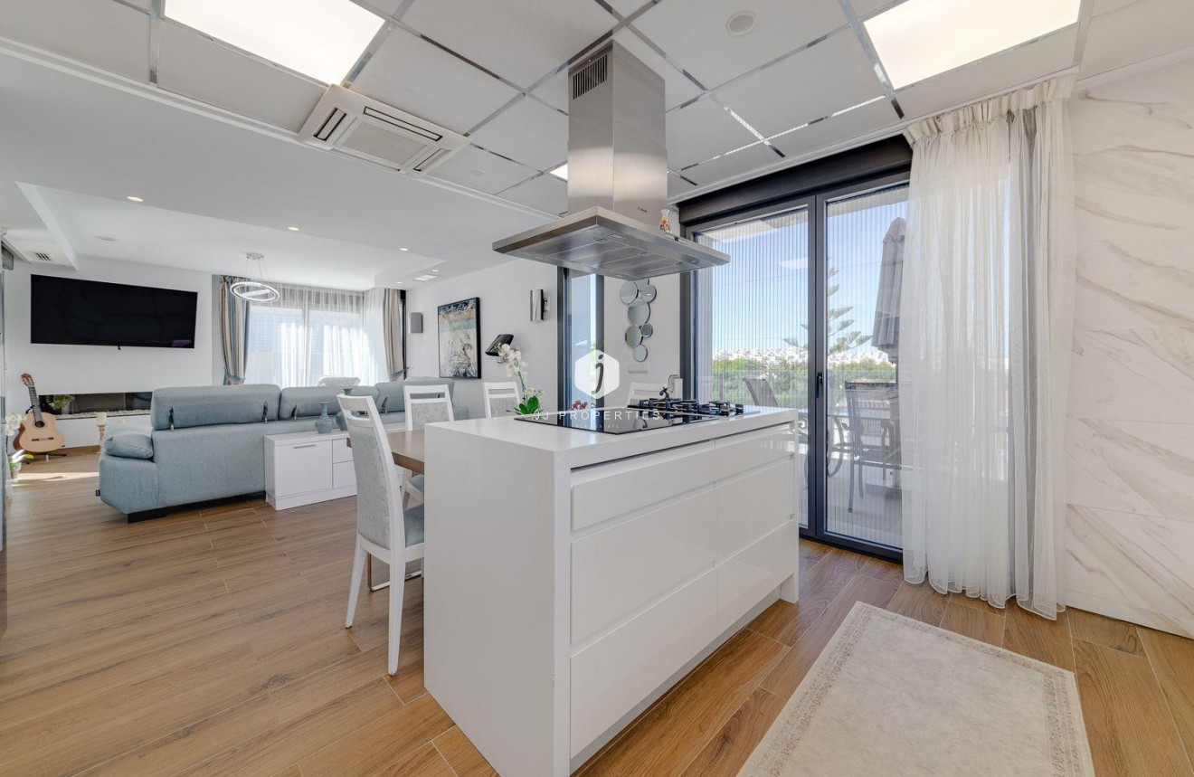 Resale - Villa -
Torrevieja - Costa Blanca