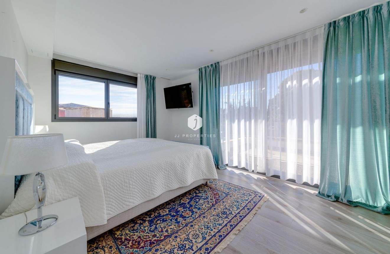 Resale - Villa -
Torrevieja - Costa Blanca