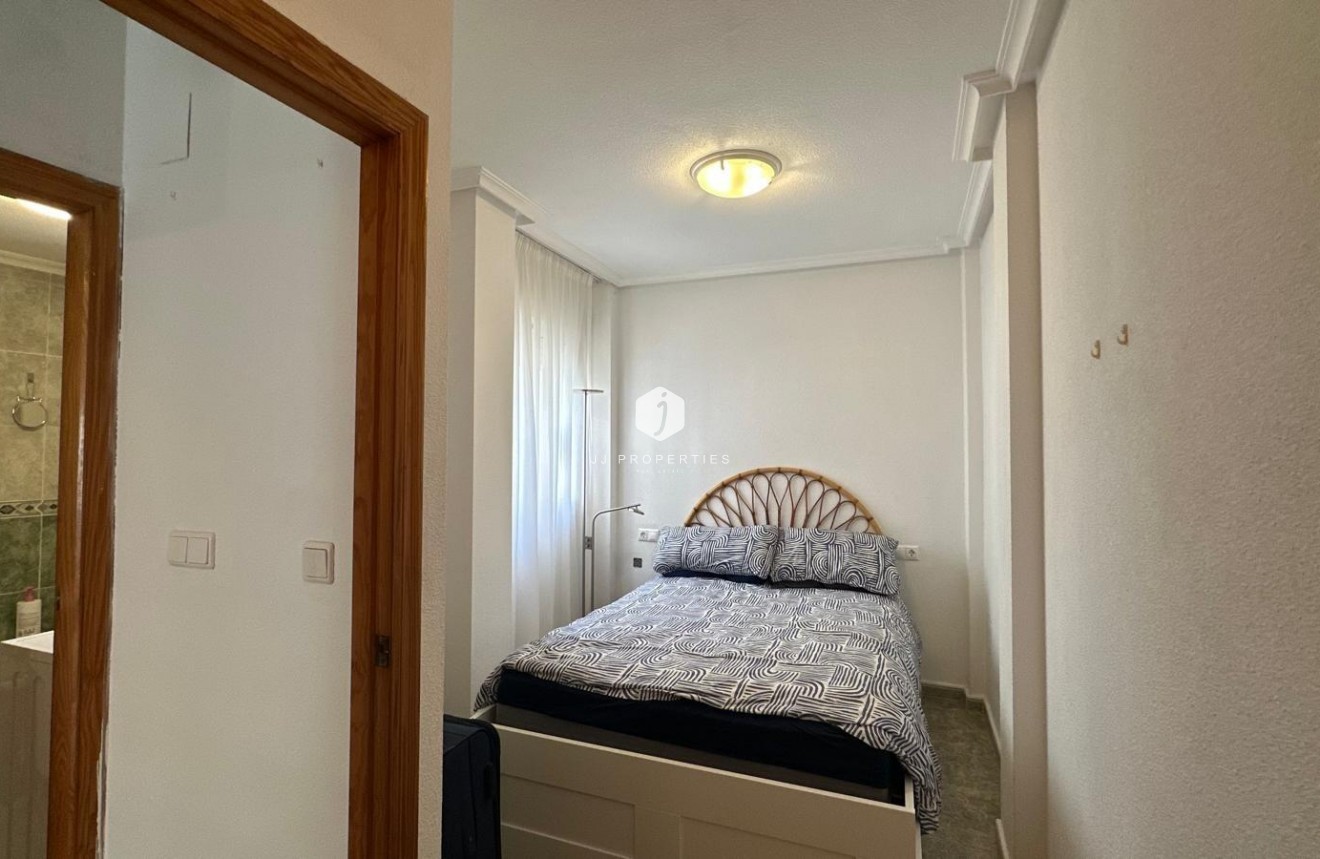 Aus zweiter Hand - Wohnung -
Torrevieja - Estacion de autobuses