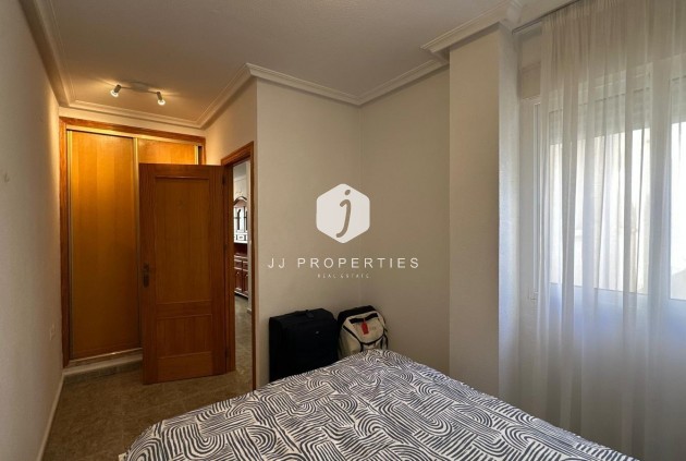 Aus zweiter Hand - Wohnung -
Torrevieja - Estacion de autobuses