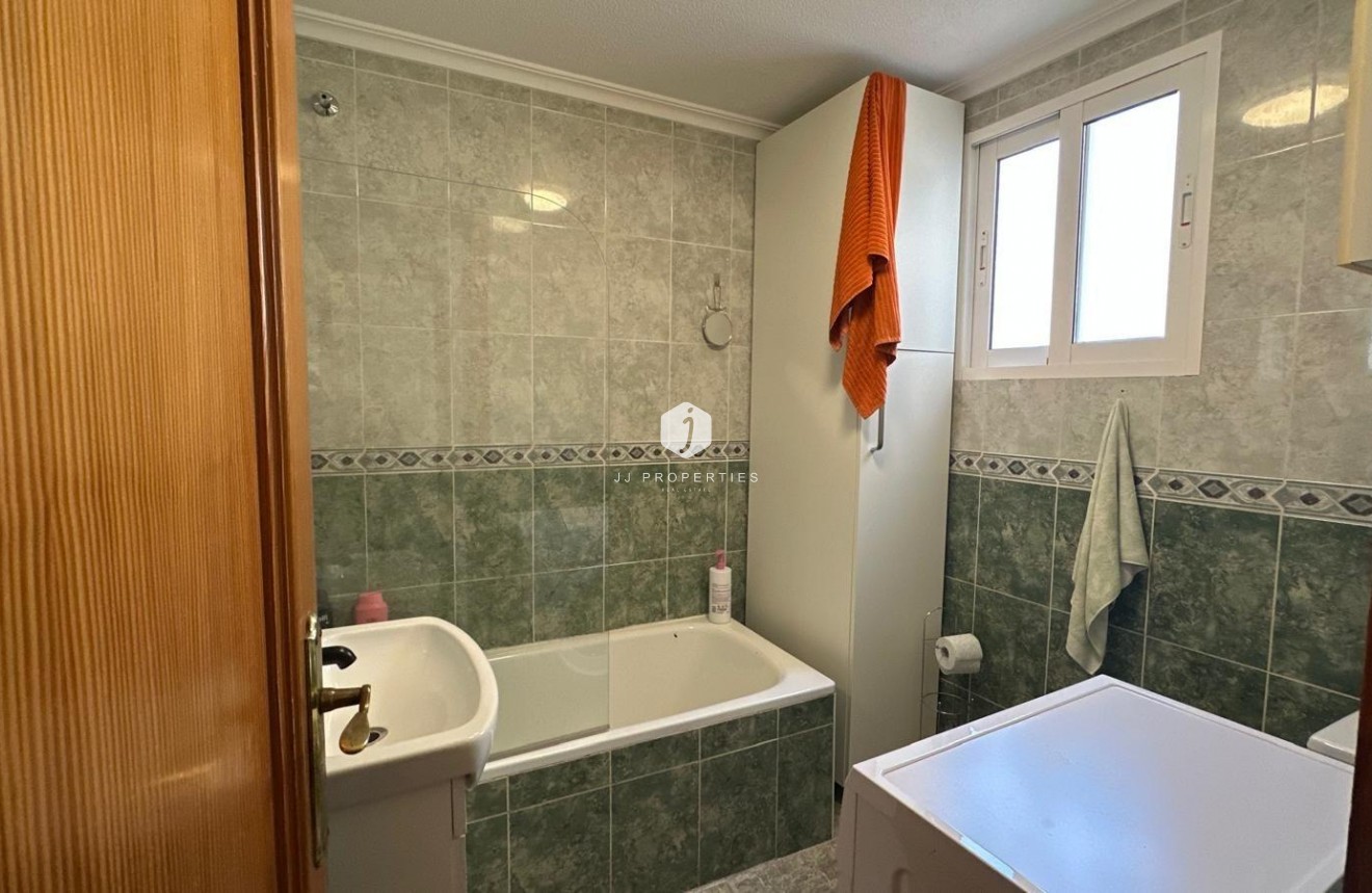 Aus zweiter Hand - Wohnung -
Torrevieja - Estacion de autobuses