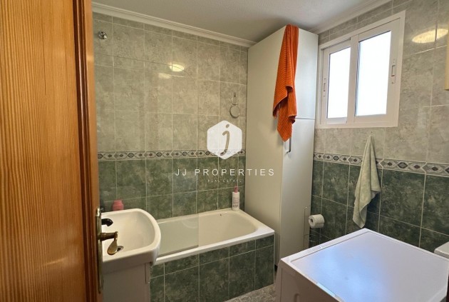 Aus zweiter Hand - Wohnung -
Torrevieja - Estacion de autobuses