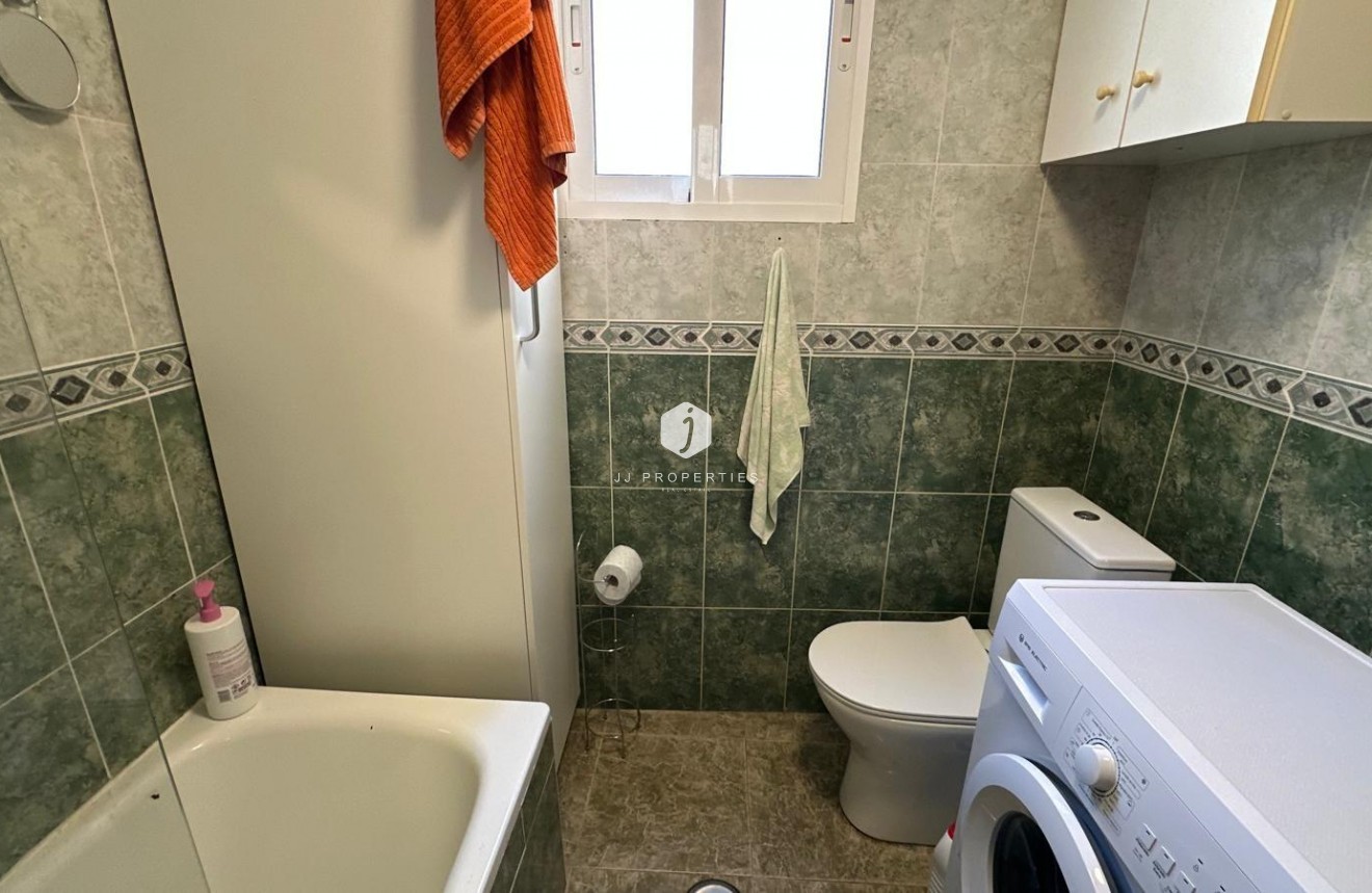 Aus zweiter Hand - Wohnung -
Torrevieja - Estacion de autobuses