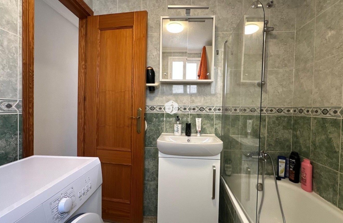 Aus zweiter Hand - Wohnung -
Torrevieja - Estacion de autobuses