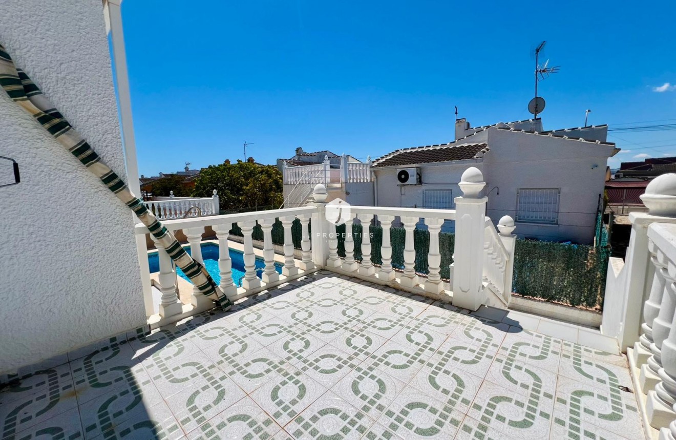 Resale - Chalet -
Torrevieja - Costa Blanca