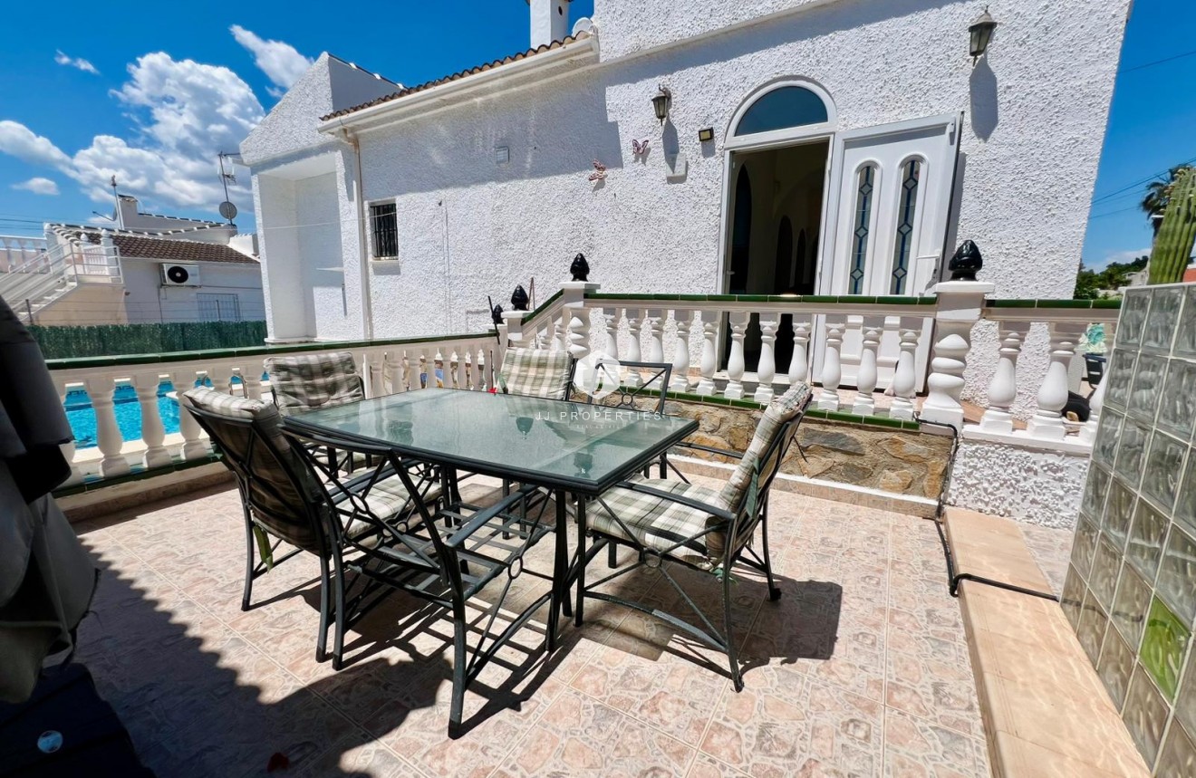 Resale - Chalet -
Torrevieja - Costa Blanca