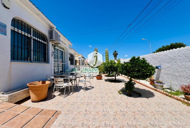 Resale - Chalet -
Torrevieja - Costa Blanca