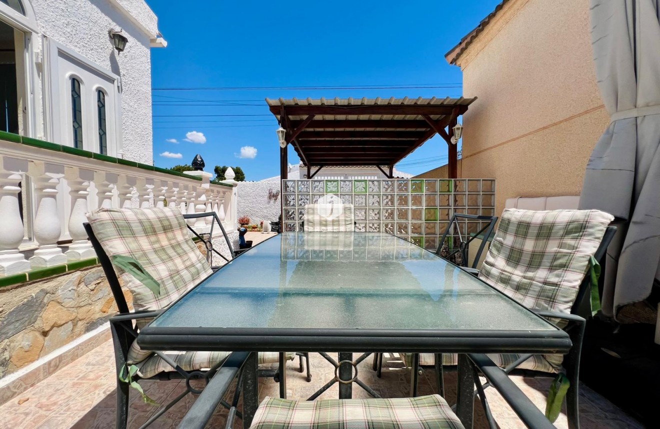 Resale - Chalet -
Torrevieja - Costa Blanca