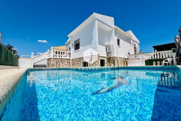 Resale - Chalet -
Torrevieja - Costa Blanca