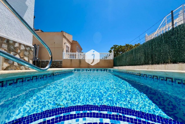 Resale - Chalet -
Torrevieja - Costa Blanca