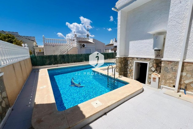 Resale - Chalet -
Torrevieja - Costa Blanca